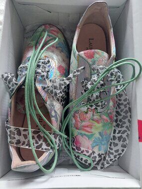 Laura Vita Womens 9 US/EU 40 Fashion Sneakers  Blue Floral Leather